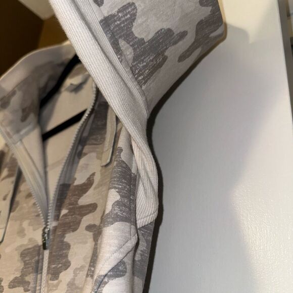 Athleta XS Triumph Light Gray Camo Pattern Zipper Hoodie Womens Gently Worn - Picture 5 of 11